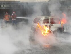 Satu unit mobil bermuatan BBM terbakar di Kota Jambi 