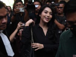 SYL belikan pedangdut Nayunda Nabila tas Balenciaga hingga kalung emas