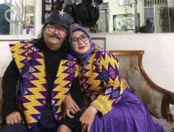 Pemakaman Jhonny Iskandar Diiringi Isak Tangis, sang Istri Pingsan