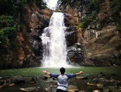 Pesona Curug Ngebul bak Negeri Dongeng, Destinasi Eksotis yang Dekat Jakarta