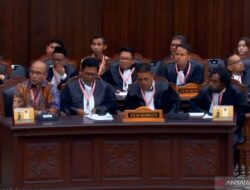 Ketua MK sempat tegur Ketua KPU yang izin tinggalkan sidang