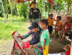 Yonif 122/TS ajar anak-anak Papua membaca dan menulis