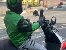 Viral! Perempuan Dibikin Nangis oleh Aksi Mulia Pengemudi Ojol, Netizen Banjir Air Mata