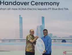 Hyundai serahkan All New KONA Electric kepada pelanggan dan Blue Bird