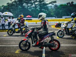 Motor konversi listrik adu balap di sirkuit Sentul