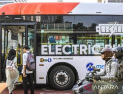 Menko Airlangga dorong daerah lain tiru Jakarta adopsi bus listrik