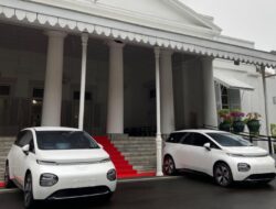 Wuling serahkan dua unit Cloud EV untuk operasional Pemprov Jabar