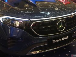 Mercedes-Benz tarik ribuan EQB akibat baterai bermasalah
